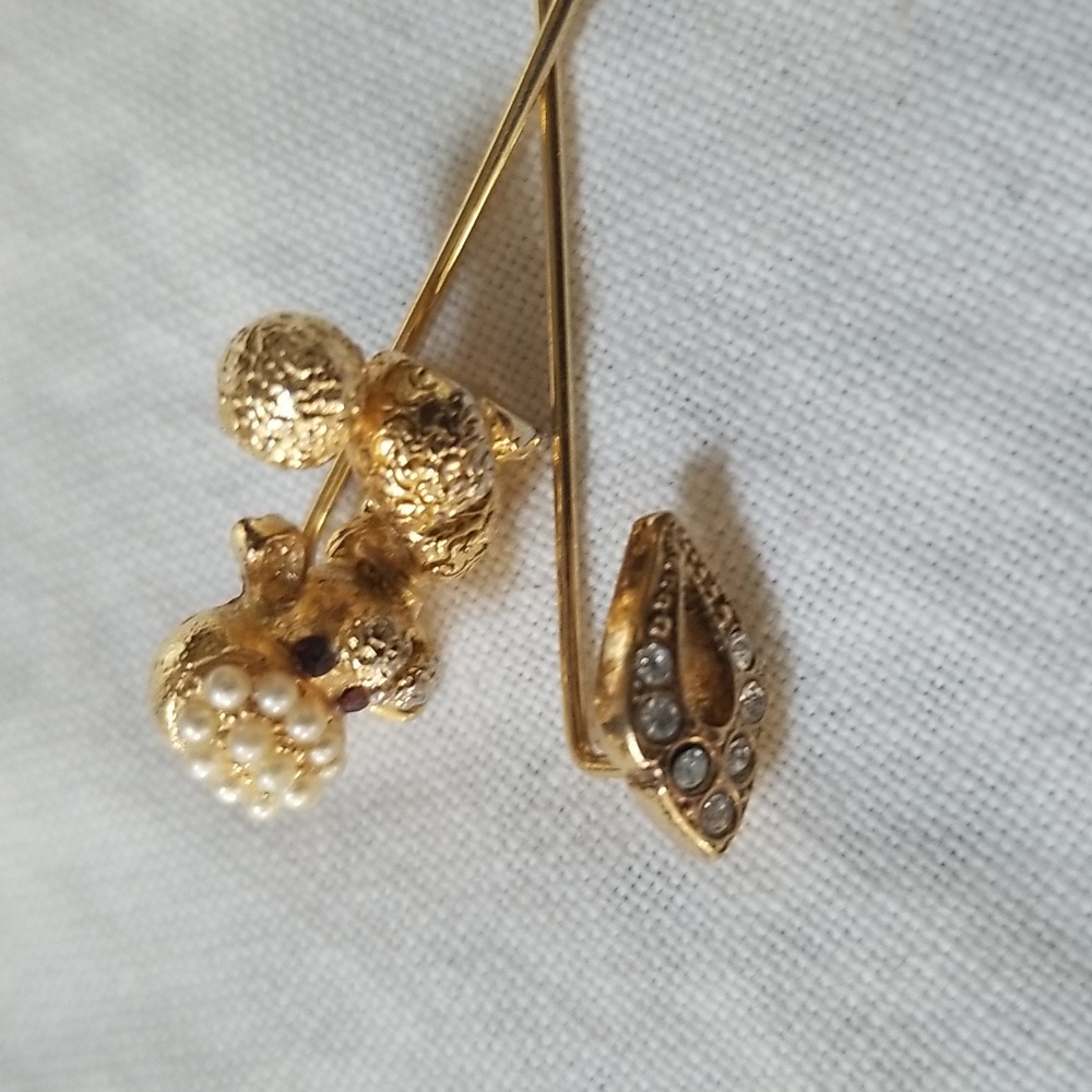 🐩RETRO LAPEL PINS